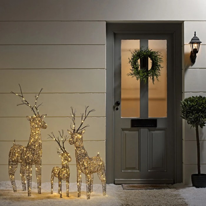 Outdoor christmas wall decor