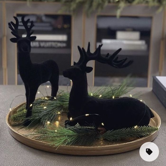 Black and gold christmas decor