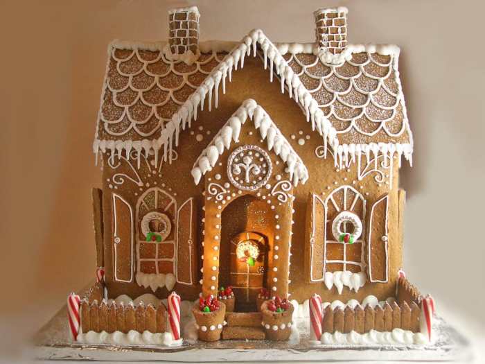 Christmas decor gingerbread house