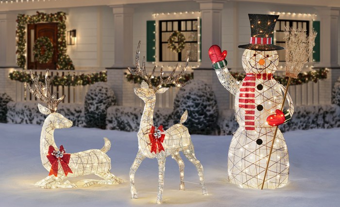 Outdoor christmas decor for trees