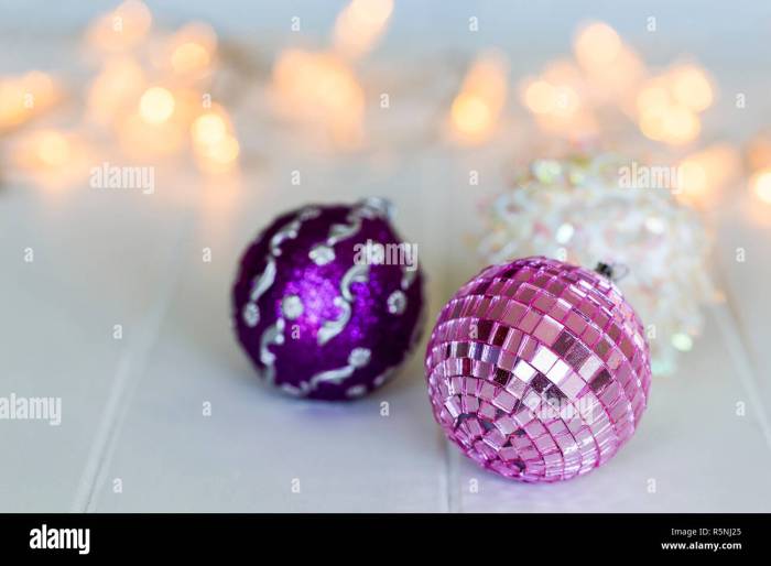 Pink and white christmas decor